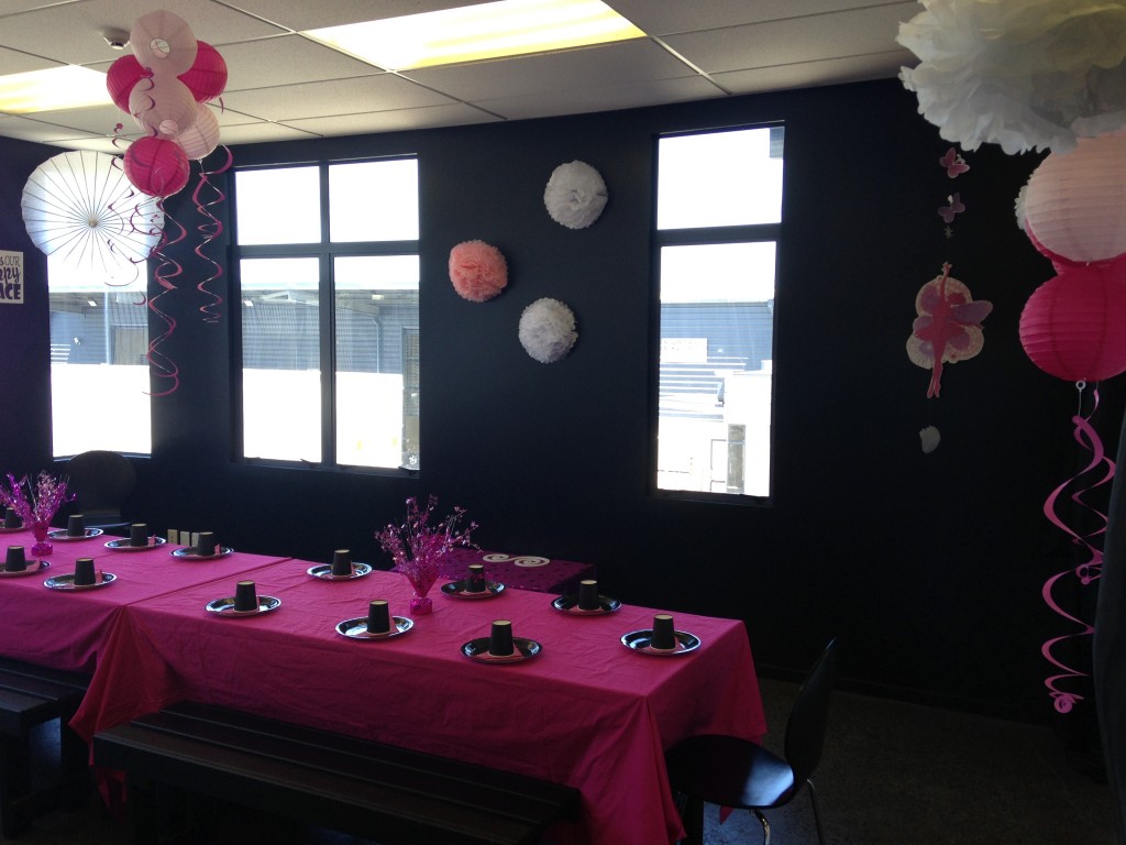 Our BLACK & WHITE party zone wih a touch of pink!