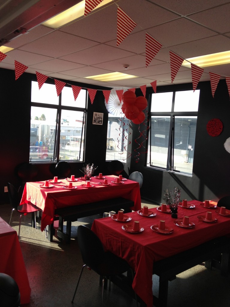 Our BLACK & WHITE party zone wih a touch of red!